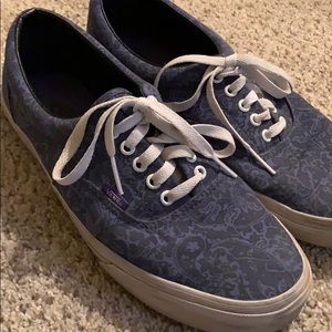 Authentic Style Men’s Vans size 10. Paisley print!
